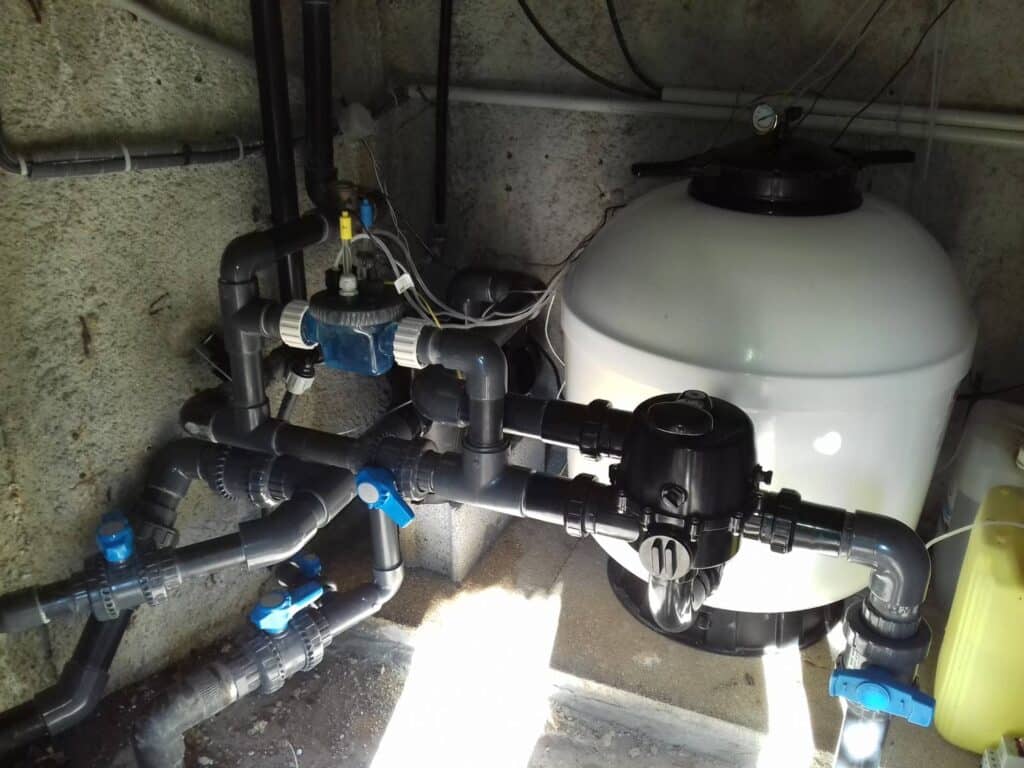 Modification d'un local technique d'une piscine sur auribeau, Remplacement d'un filtre a sable, régulateur Ph et ORP