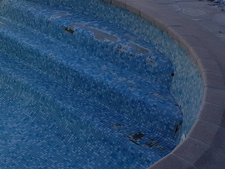 REPARATION CARRELAGE PISCINE ET JOINTS CARRELAGE PISCINE SUR GRASSE