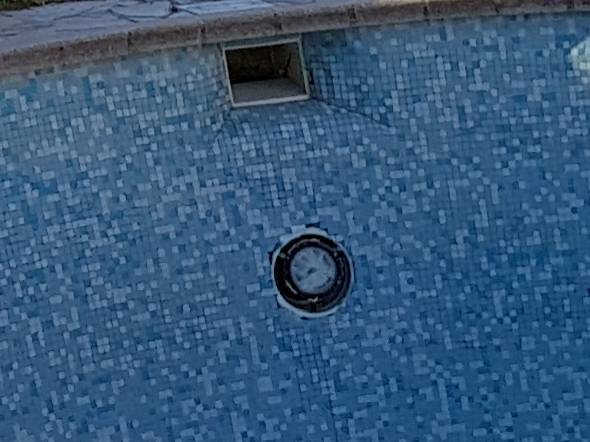 Réparation et/ou remplacement d'un projecteur piscine sur Grasse