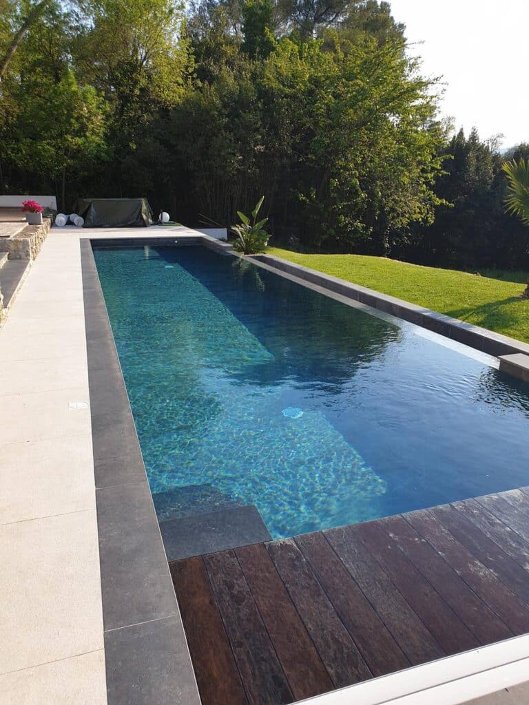 Installation de volets de piscine à Valbonne, Grasse & environs