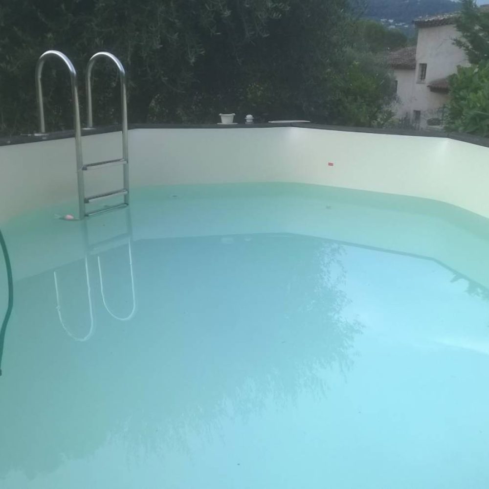 Montage piscine en bois et remplacement d'un liner et autre sur piscine en bois.